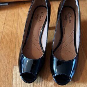 Clark’s Indigo Wessex Eider Black Patent Leather Platform Peep Toe Pump Shoes 7½